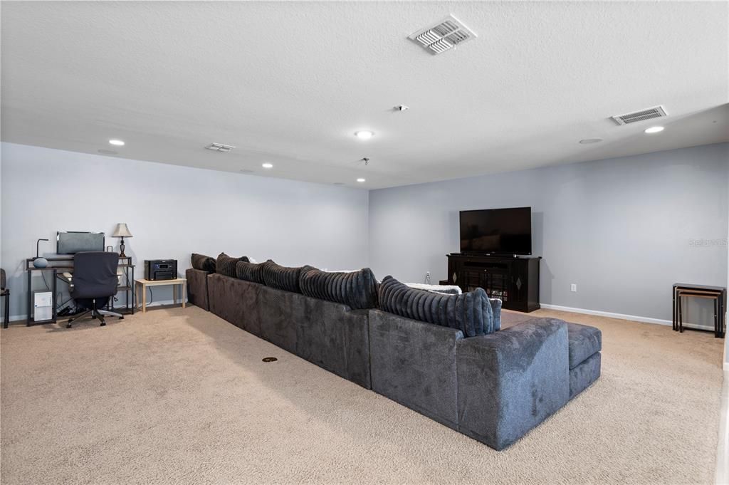 For Sale: $725,000 (6 beds, 5 baths, 4732 Square Feet)