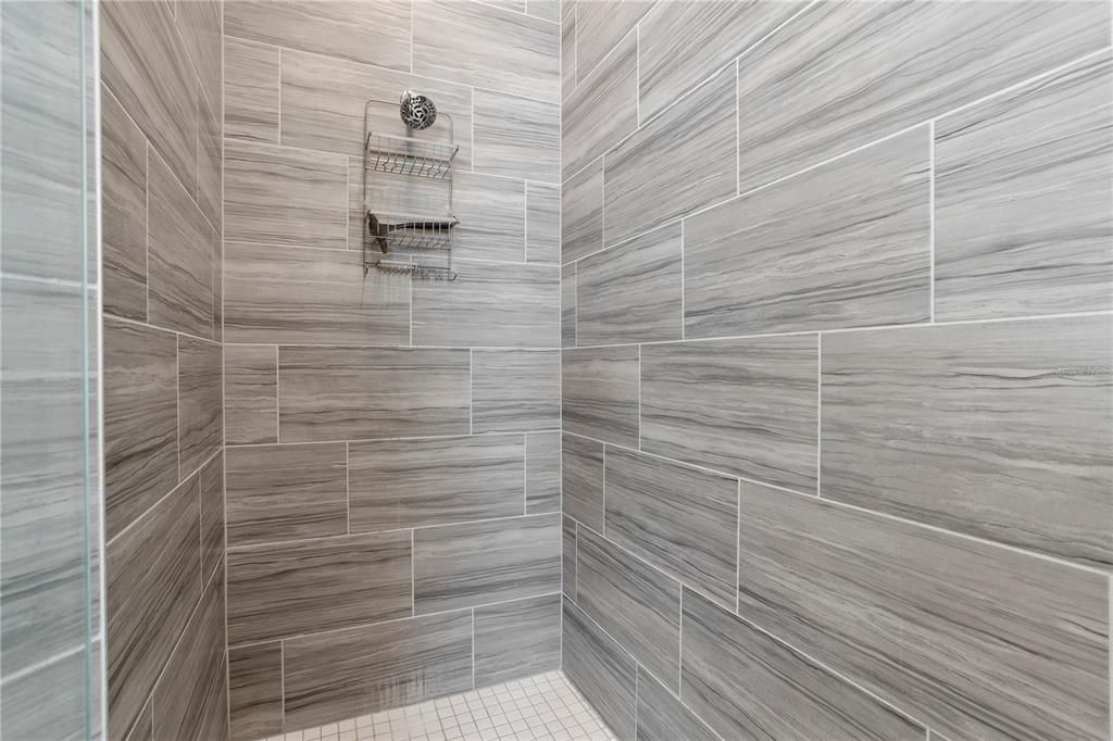 For Sale: $725,000 (6 beds, 5 baths, 4732 Square Feet)