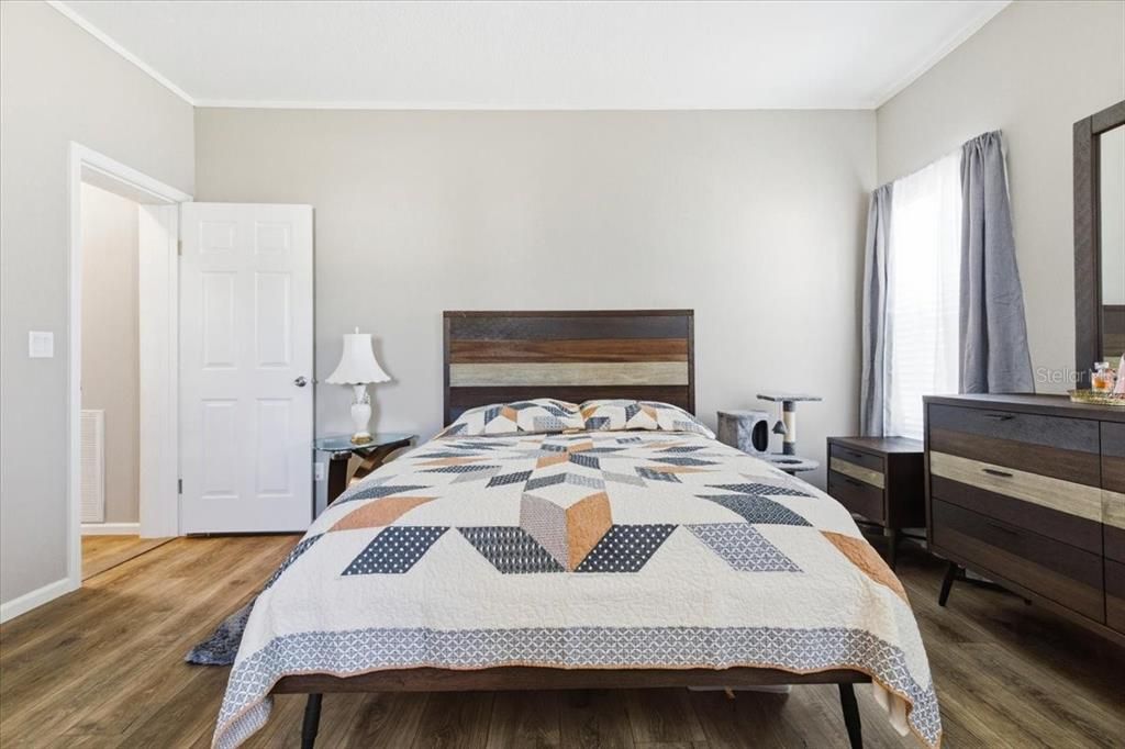 For Sale: $199,900 (2 beds, 2 baths, 960 Square Feet)