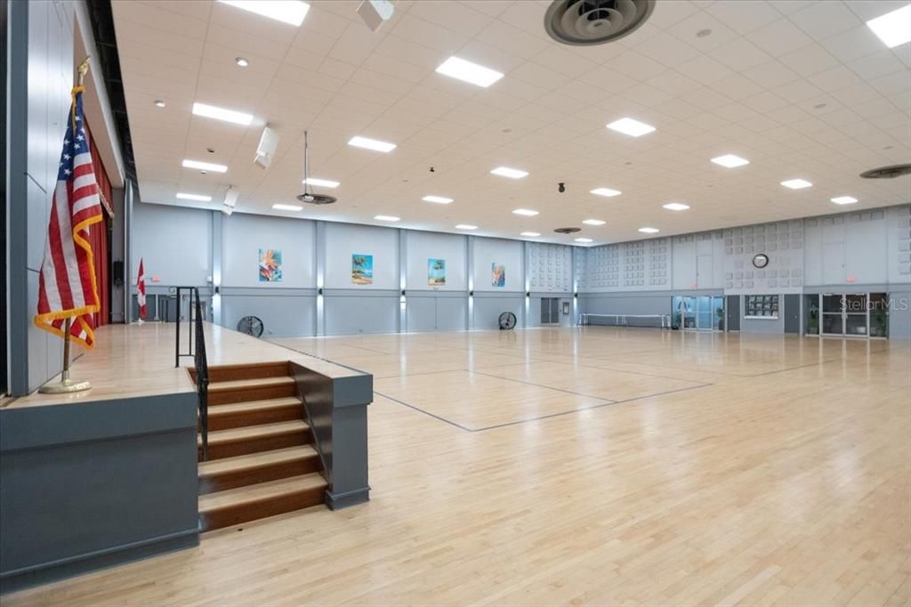 For Sale: $199,900 (2 beds, 2 baths, 960 Square Feet)