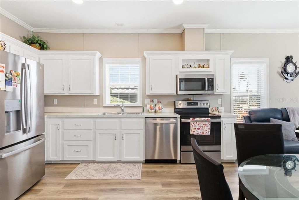 For Sale: $199,900 (2 beds, 2 baths, 960 Square Feet)