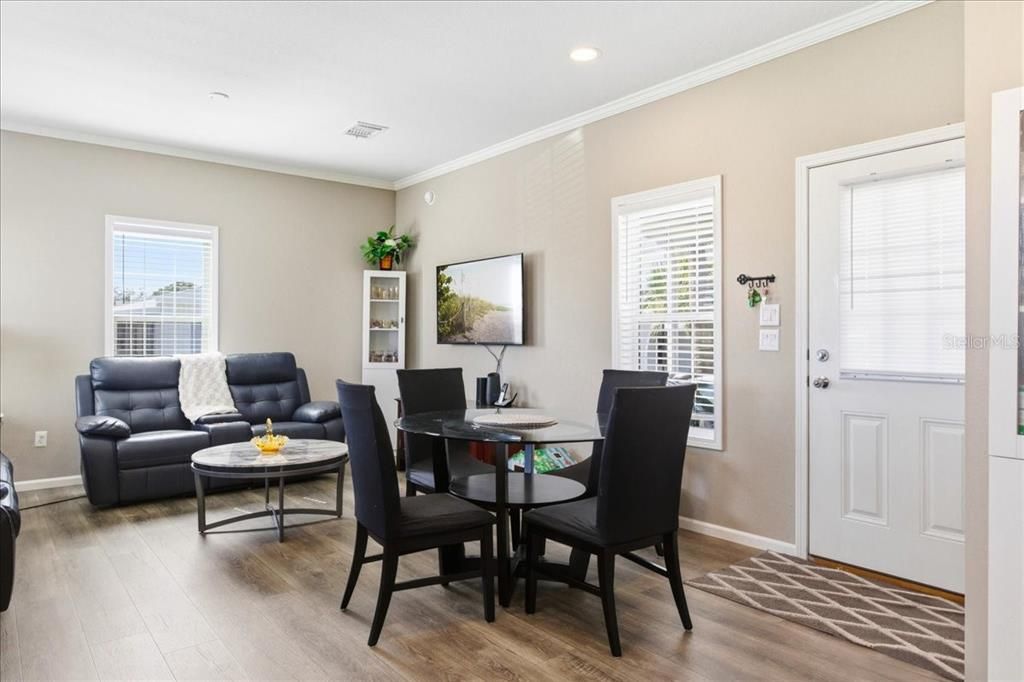 For Sale: $199,900 (2 beds, 2 baths, 960 Square Feet)