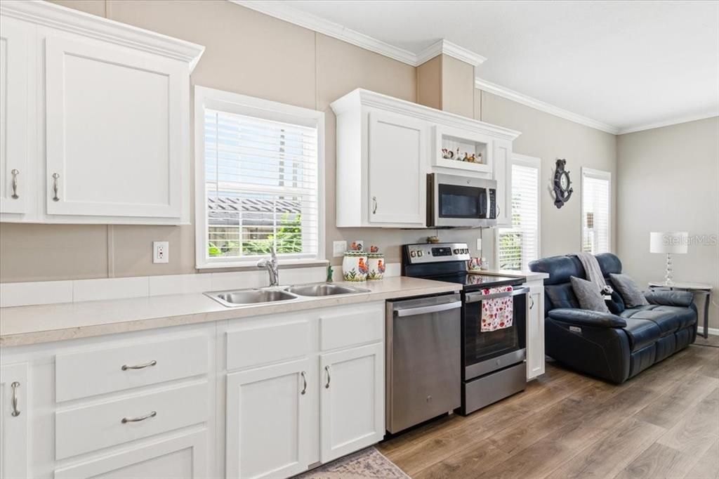 For Sale: $199,900 (2 beds, 2 baths, 960 Square Feet)