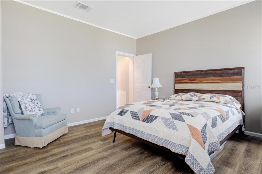 For Sale: $199,900 (2 beds, 2 baths, 960 Square Feet)