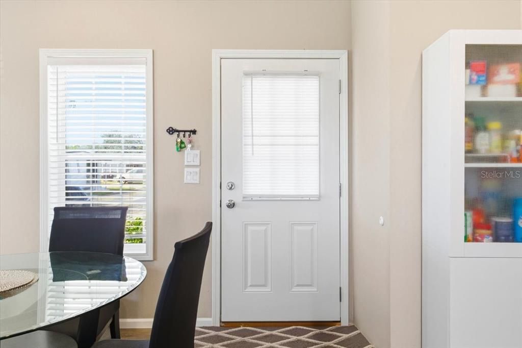 For Sale: $199,900 (2 beds, 2 baths, 960 Square Feet)