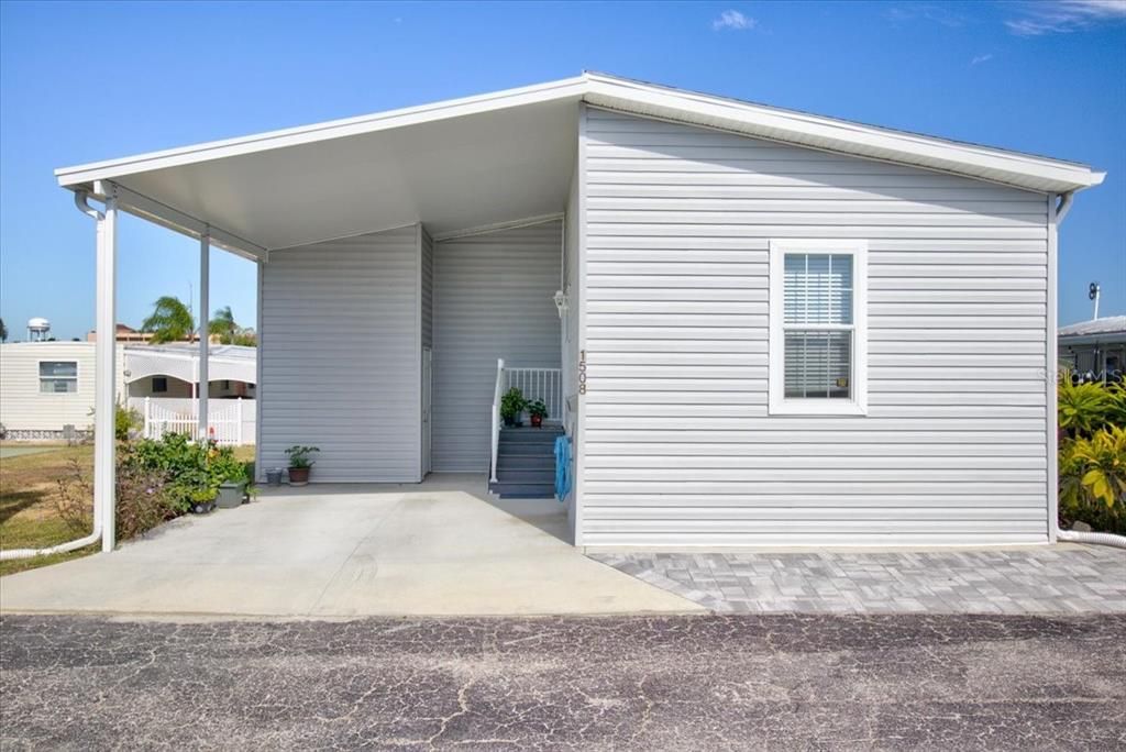 For Sale: $199,900 (2 beds, 2 baths, 960 Square Feet)