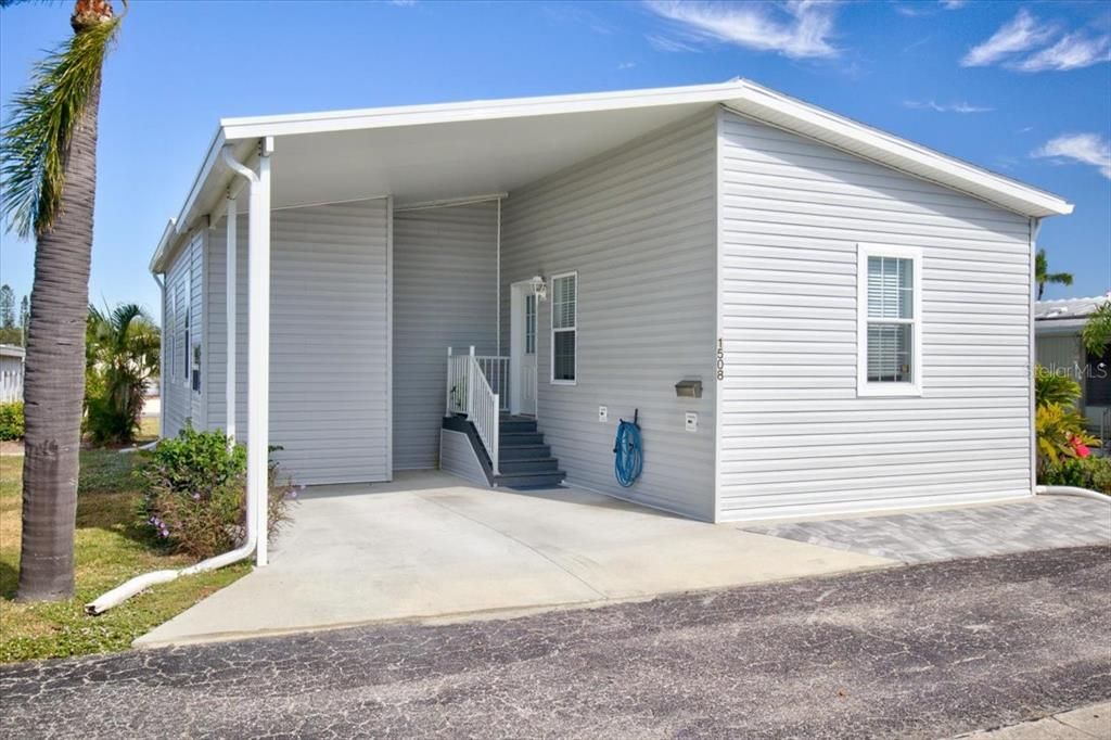 For Sale: $199,900 (2 beds, 2 baths, 960 Square Feet)