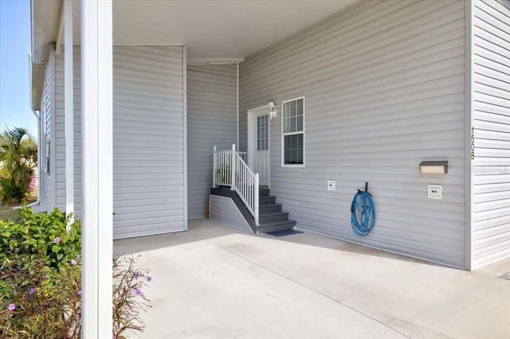 For Sale: $199,900 (2 beds, 2 baths, 960 Square Feet)