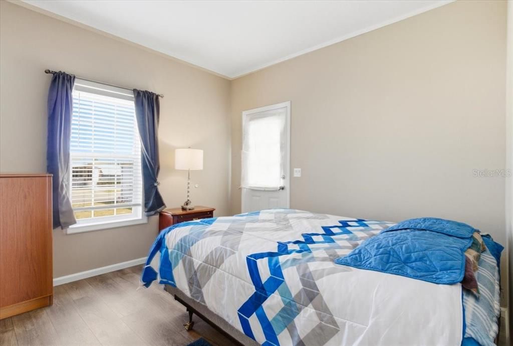 For Sale: $199,900 (2 beds, 2 baths, 960 Square Feet)