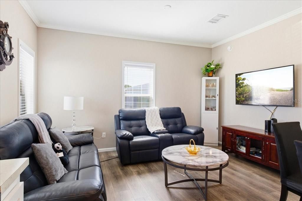 For Sale: $199,900 (2 beds, 2 baths, 960 Square Feet)