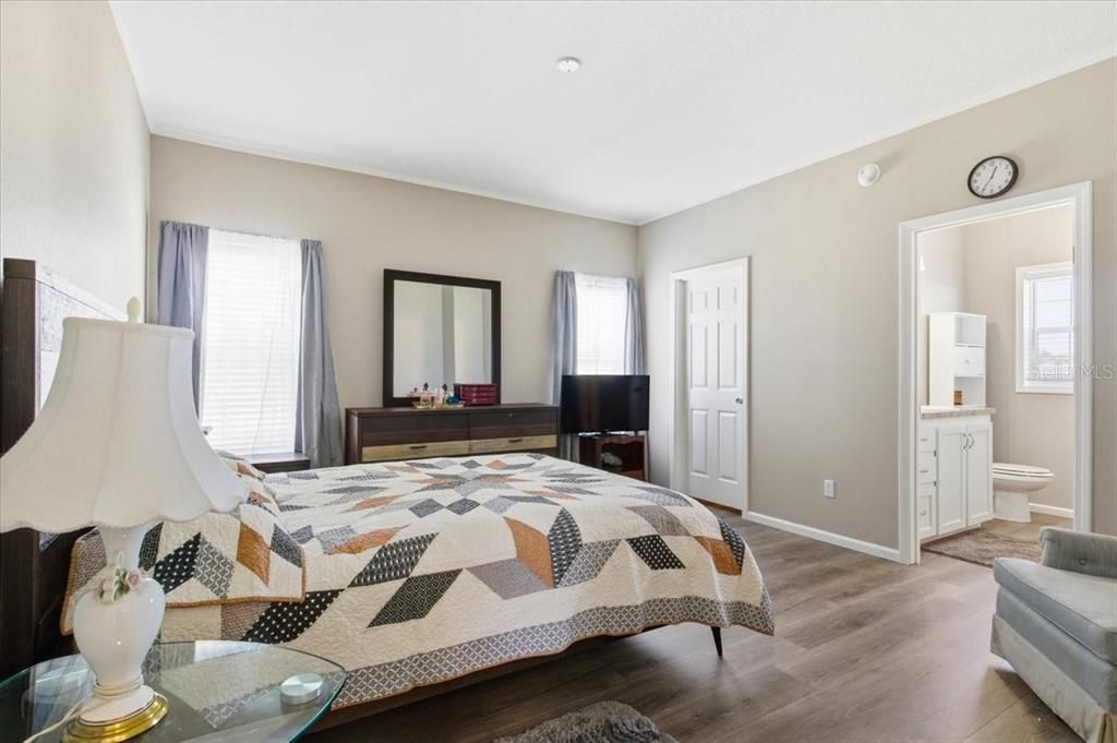 For Sale: $199,900 (2 beds, 2 baths, 960 Square Feet)