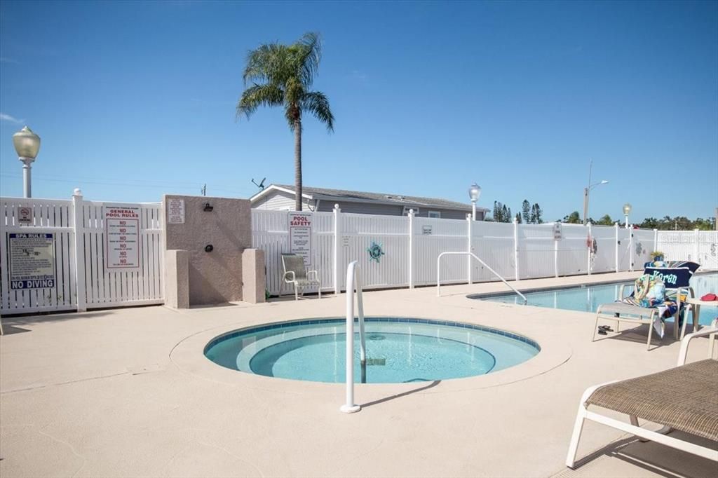 For Sale: $199,900 (2 beds, 2 baths, 960 Square Feet)