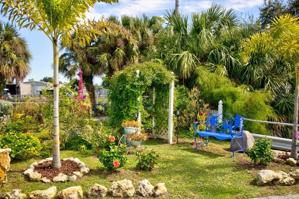 For Sale: $199,900 (2 beds, 2 baths, 960 Square Feet)