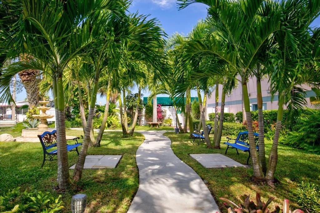 For Sale: $199,900 (2 beds, 2 baths, 960 Square Feet)