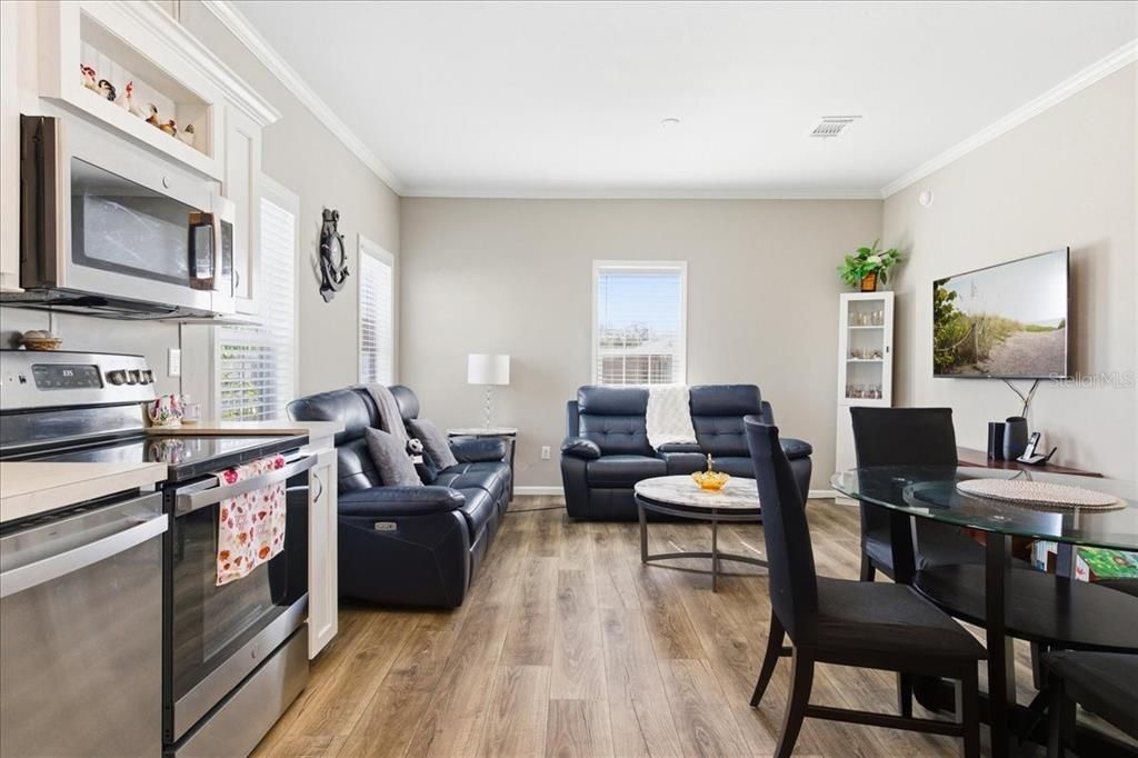 For Sale: $199,900 (2 beds, 2 baths, 960 Square Feet)