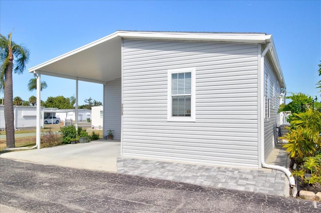 For Sale: $199,900 (2 beds, 2 baths, 960 Square Feet)