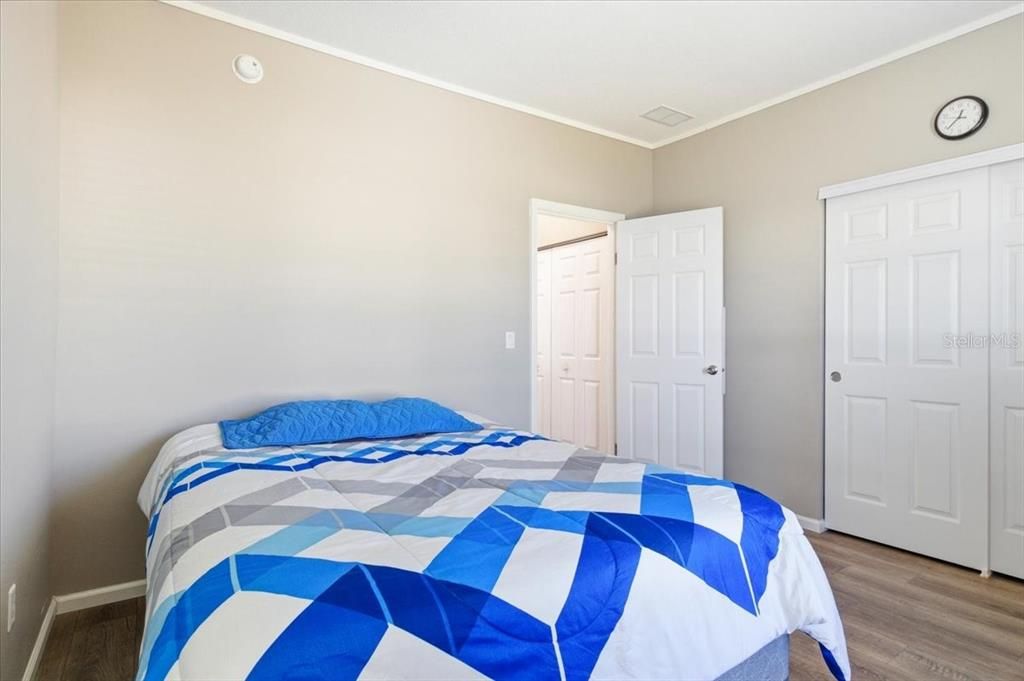 For Sale: $199,900 (2 beds, 2 baths, 960 Square Feet)