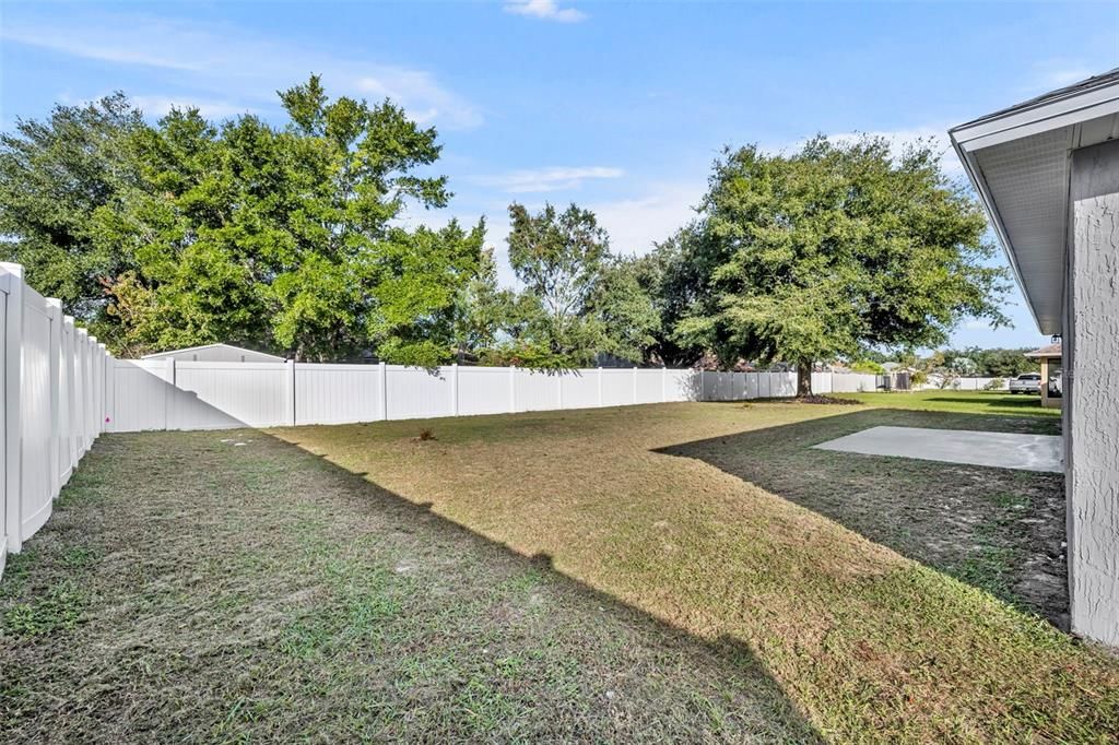 Activo con contrato: $389,900 (4 camas, 2 baños, 1596 Pies cuadrados)