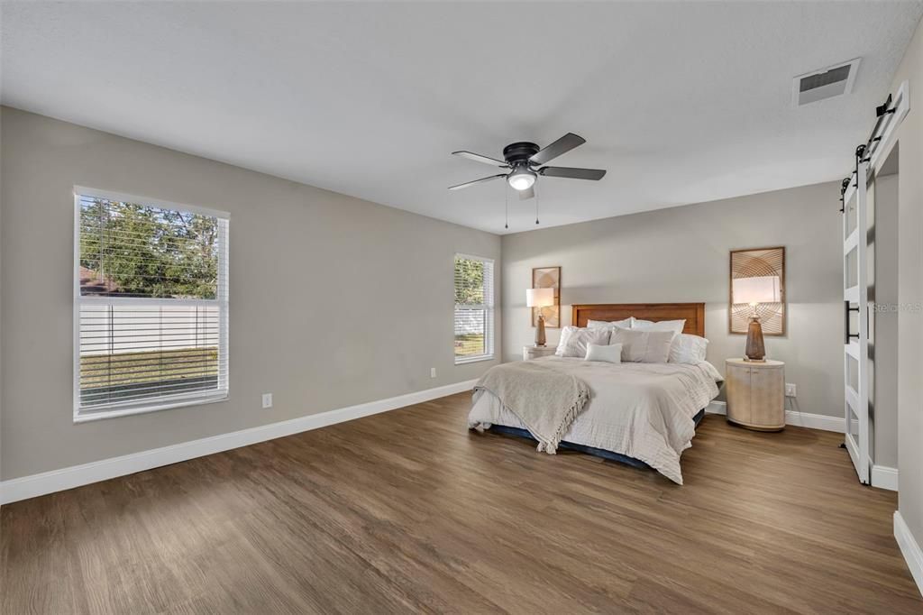 Activo con contrato: $389,900 (4 camas, 2 baños, 1596 Pies cuadrados)