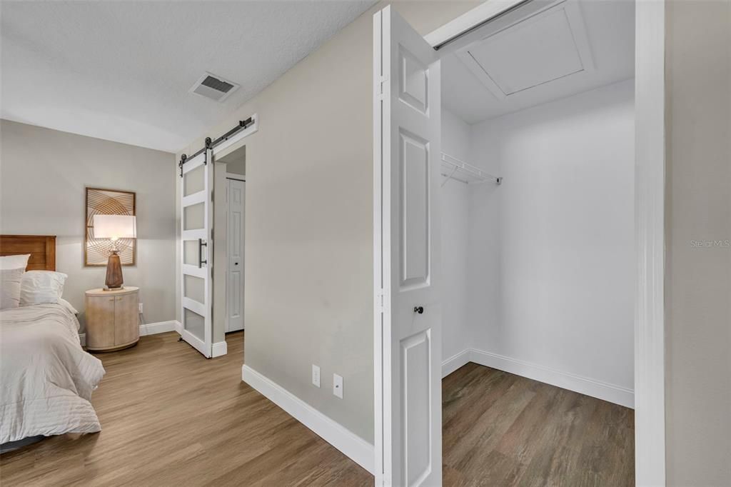 Activo con contrato: $389,900 (4 camas, 2 baños, 1596 Pies cuadrados)