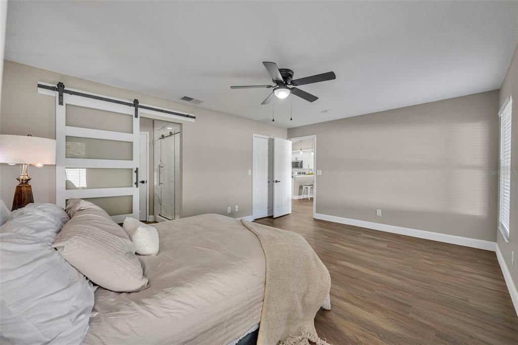 Activo con contrato: $389,900 (4 camas, 2 baños, 1596 Pies cuadrados)