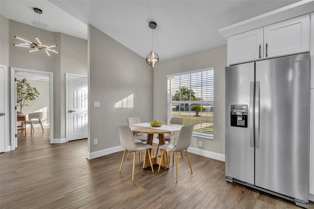 Activo con contrato: $389,900 (4 camas, 2 baños, 1596 Pies cuadrados)