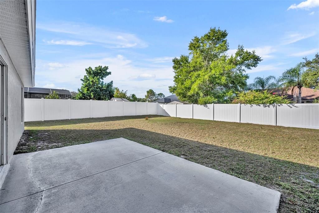 Activo con contrato: $389,900 (4 camas, 2 baños, 1596 Pies cuadrados)