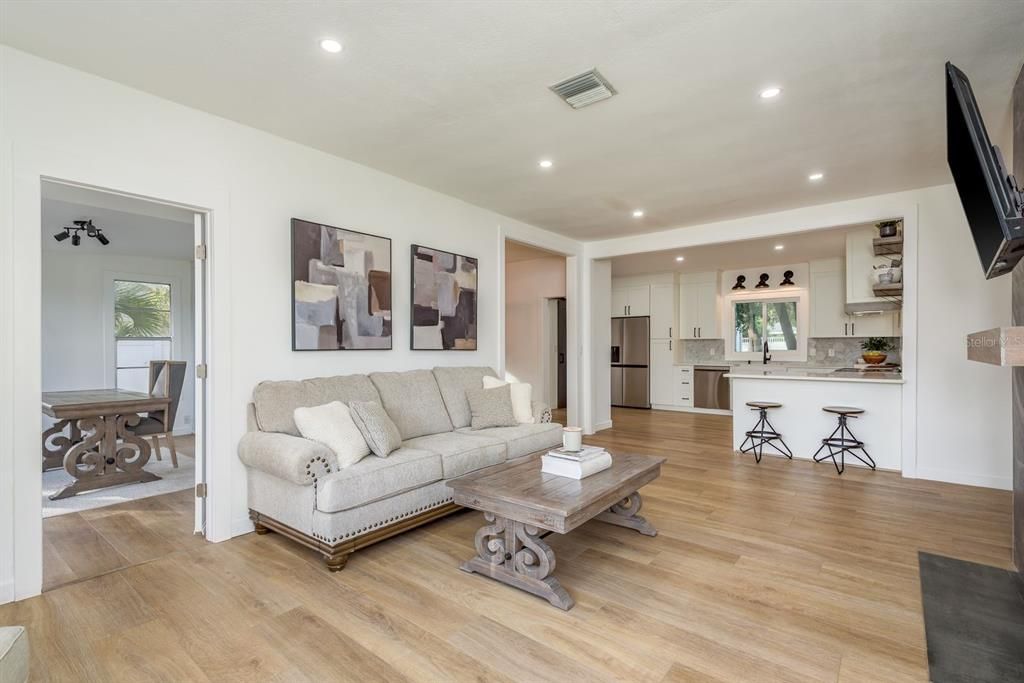 Active With Contract: $650,000 (4 beds, 3 baths, 1928 Square Feet)