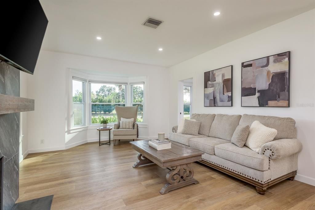 Active With Contract: $650,000 (4 beds, 3 baths, 1928 Square Feet)