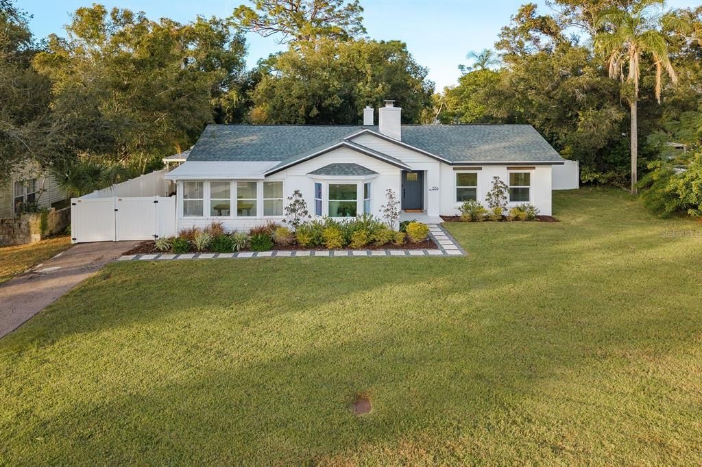 Active With Contract: $650,000 (4 beds, 3 baths, 1928 Square Feet)