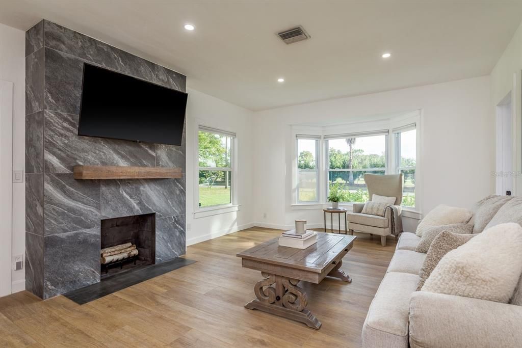 Active With Contract: $650,000 (4 beds, 3 baths, 1928 Square Feet)