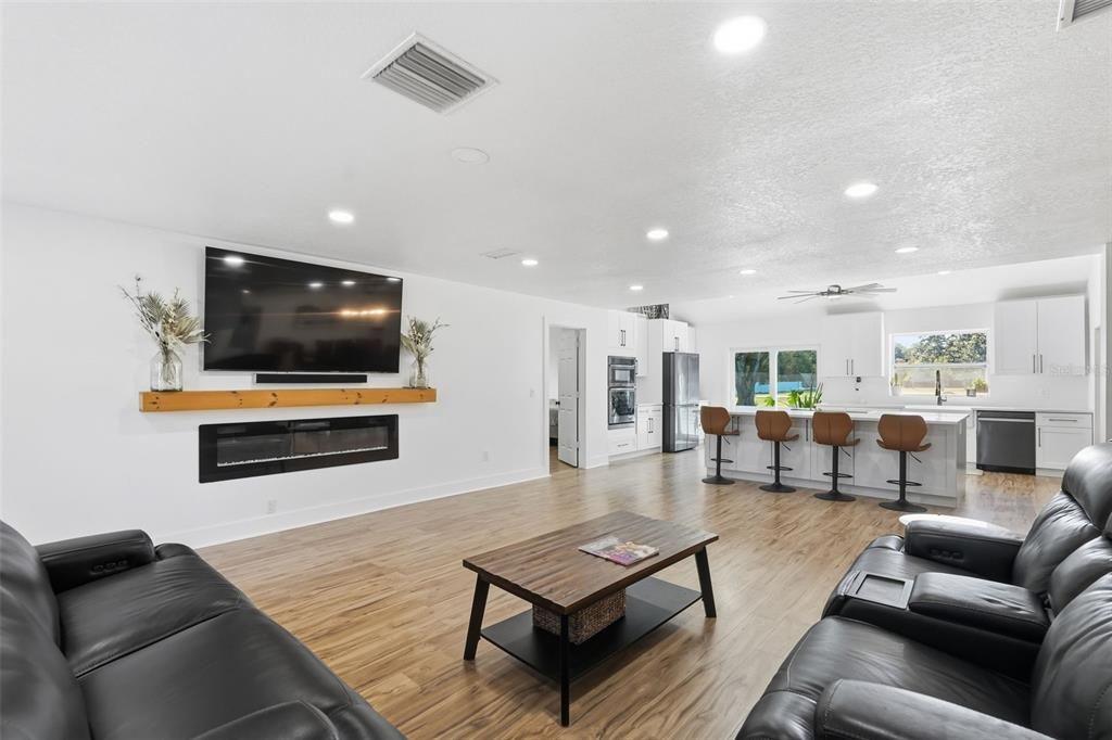 For Sale: $2,275,000 (3 beds, 2 baths, 2411 Square Feet)