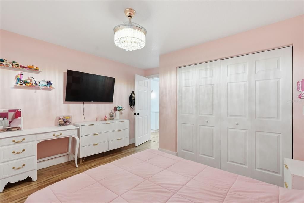 For Sale: $2,275,000 (3 beds, 2 baths, 2411 Square Feet)