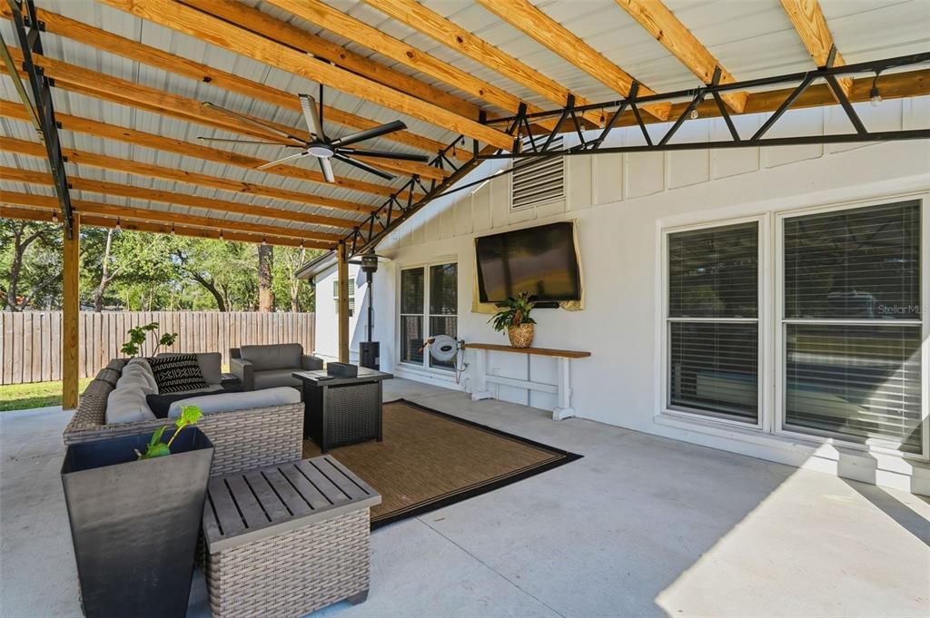 For Sale: $2,275,000 (3 beds, 2 baths, 2411 Square Feet)