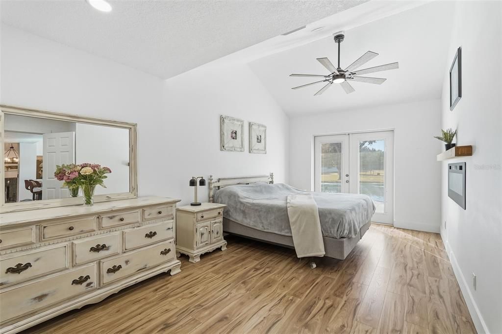 For Sale: $2,275,000 (3 beds, 2 baths, 2411 Square Feet)