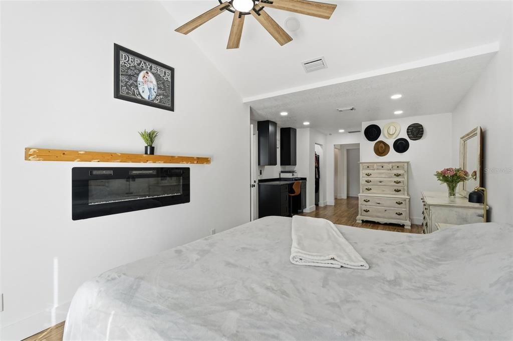 For Sale: $2,275,000 (3 beds, 2 baths, 2411 Square Feet)