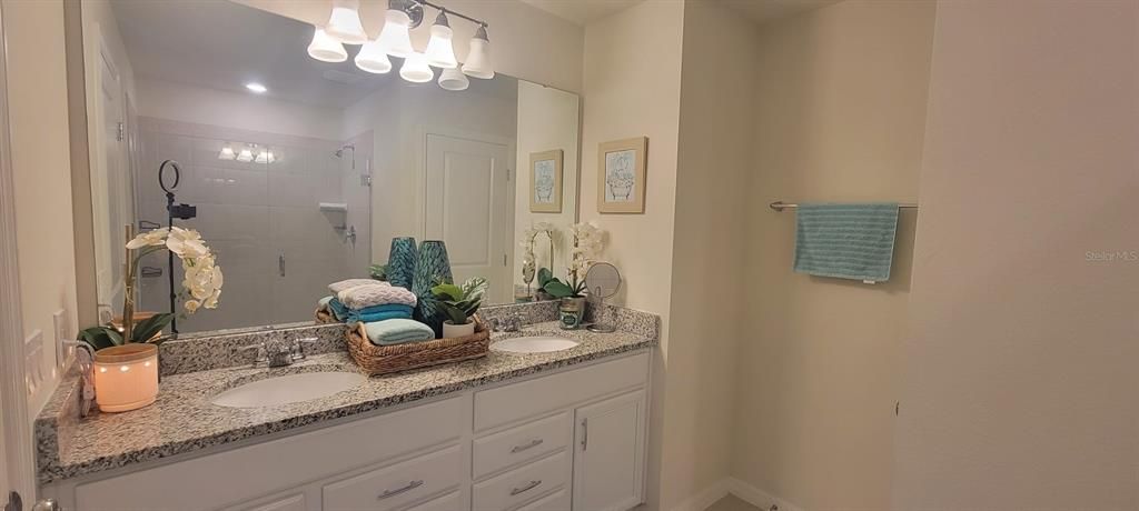 For Rent: $2,300 (3 beds, 2 baths, 1617 Square Feet)