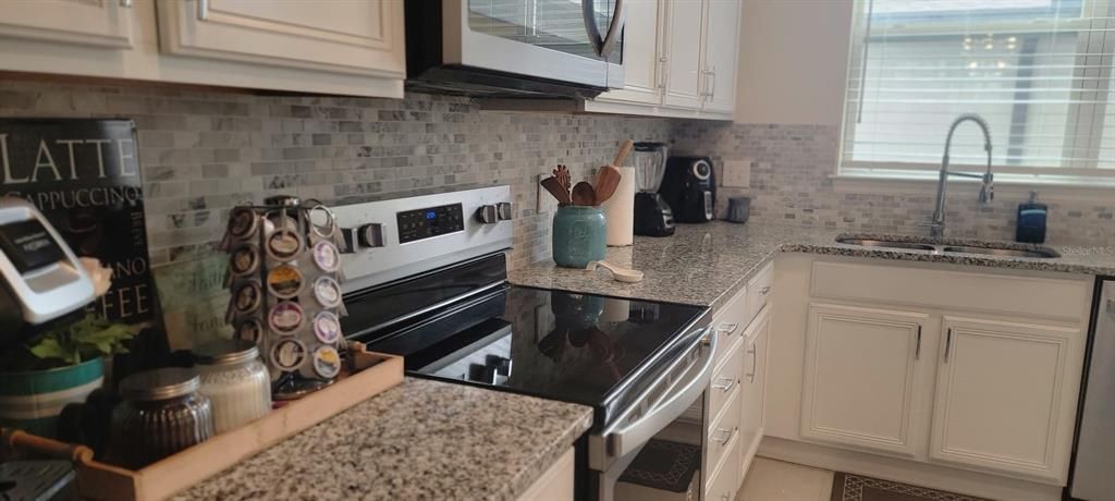 For Rent: $2,300 (3 beds, 2 baths, 1617 Square Feet)