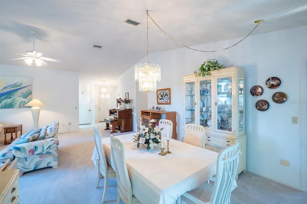 For Sale: $345,000 (3 beds, 2 baths, 1677 Square Feet)