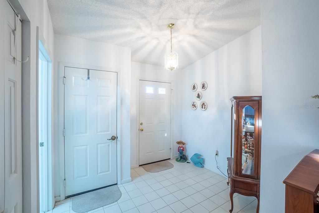 For Sale: $345,000 (3 beds, 2 baths, 1677 Square Feet)