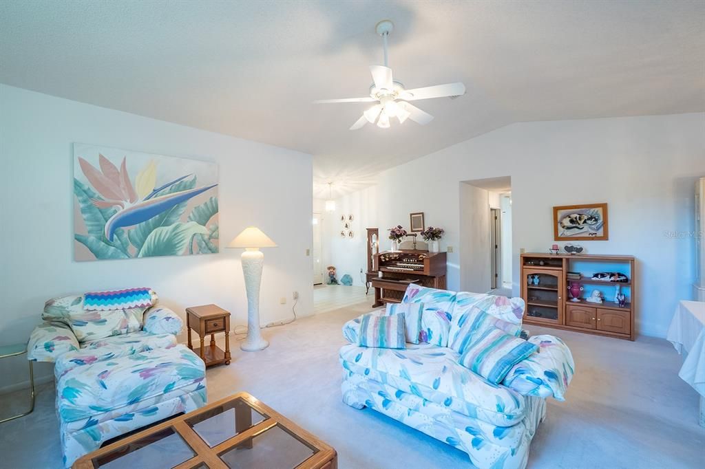 For Sale: $345,000 (3 beds, 2 baths, 1677 Square Feet)