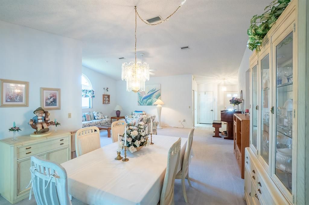 For Sale: $345,000 (3 beds, 2 baths, 1677 Square Feet)