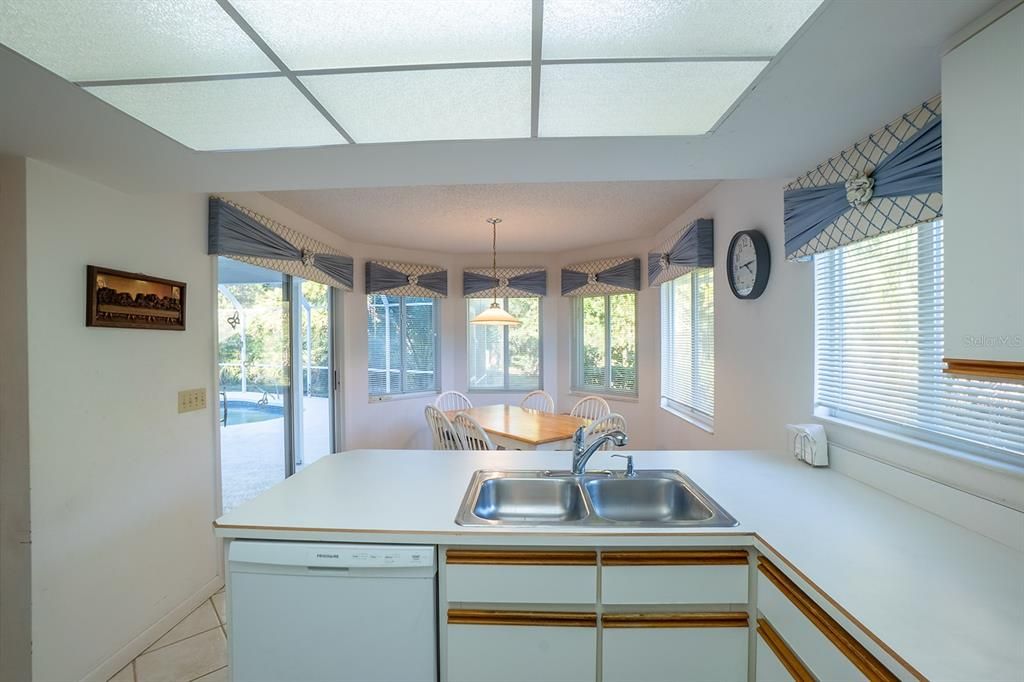 For Sale: $345,000 (3 beds, 2 baths, 1677 Square Feet)