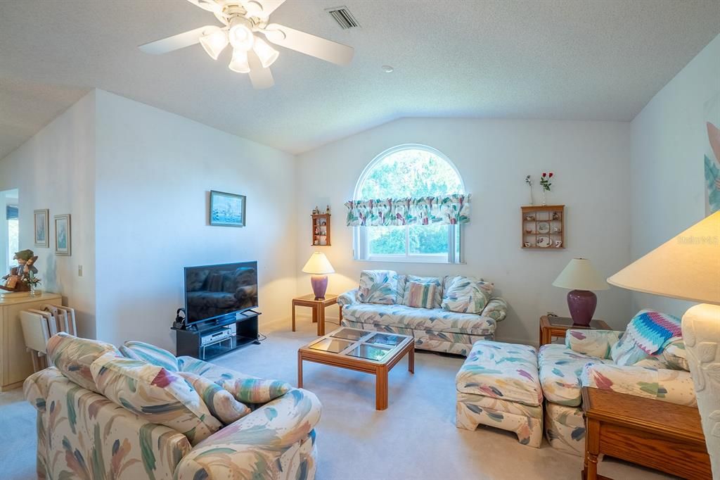 For Sale: $345,000 (3 beds, 2 baths, 1677 Square Feet)