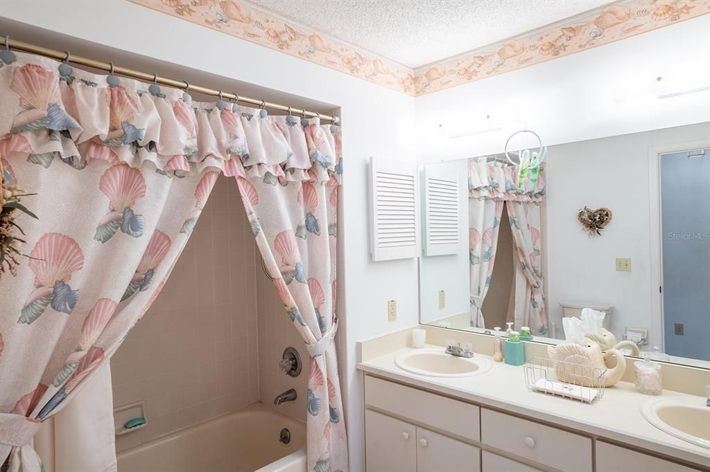 For Sale: $345,000 (3 beds, 2 baths, 1677 Square Feet)