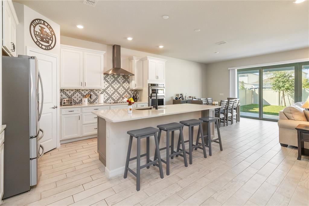 For Sale: $575,000 (5 beds, 3 baths, 2904 Square Feet)