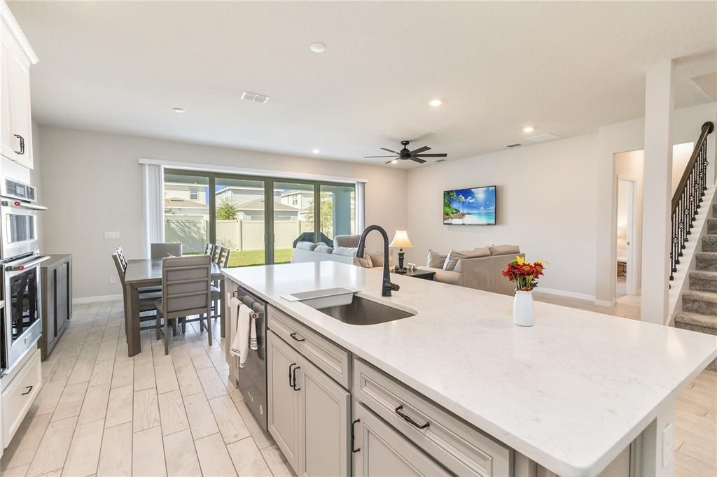 For Sale: $575,000 (5 beds, 3 baths, 2904 Square Feet)