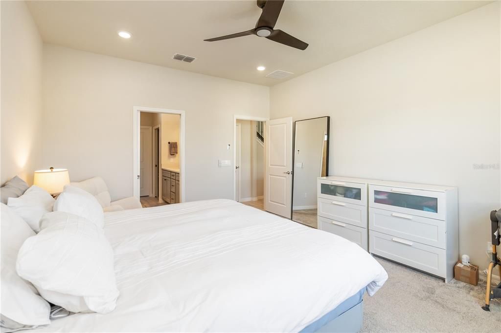 For Sale: $575,000 (5 beds, 3 baths, 2904 Square Feet)