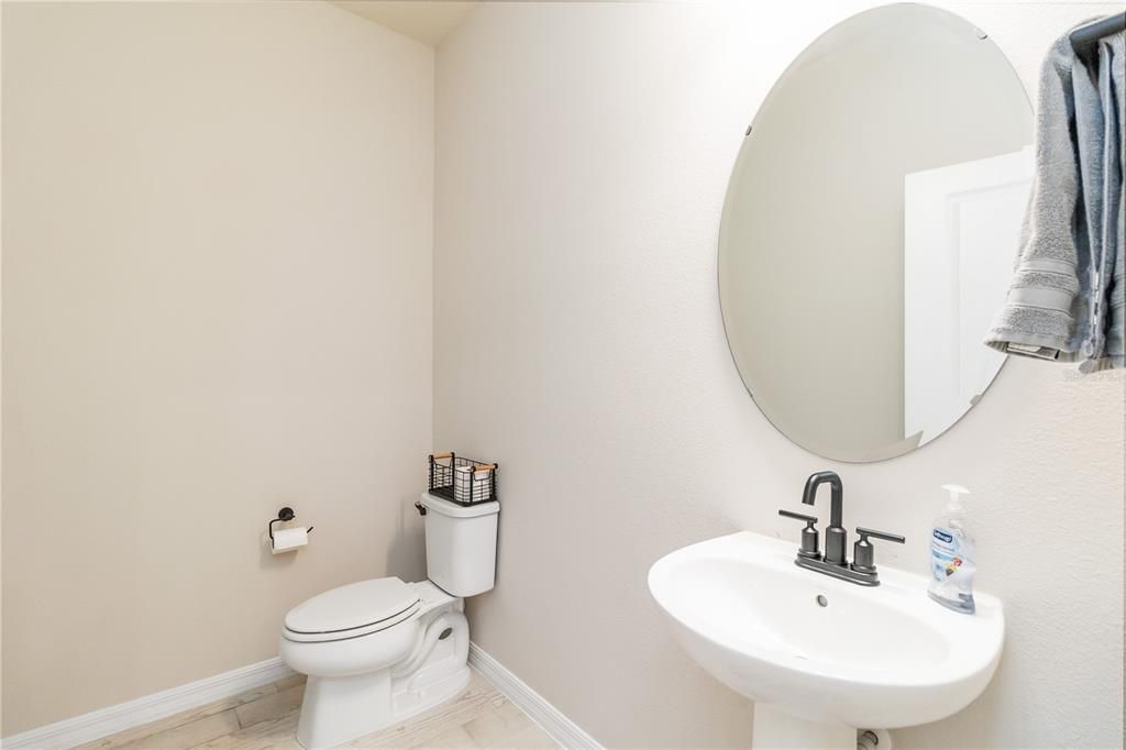 For Sale: $575,000 (5 beds, 3 baths, 2904 Square Feet)