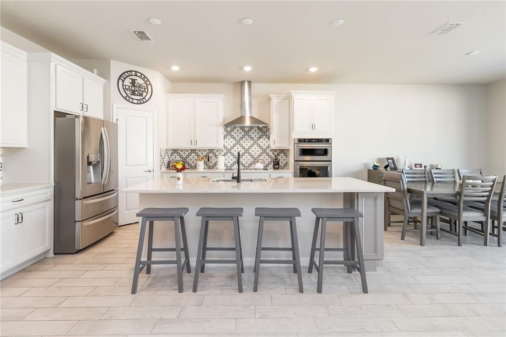 For Sale: $575,000 (5 beds, 3 baths, 2904 Square Feet)